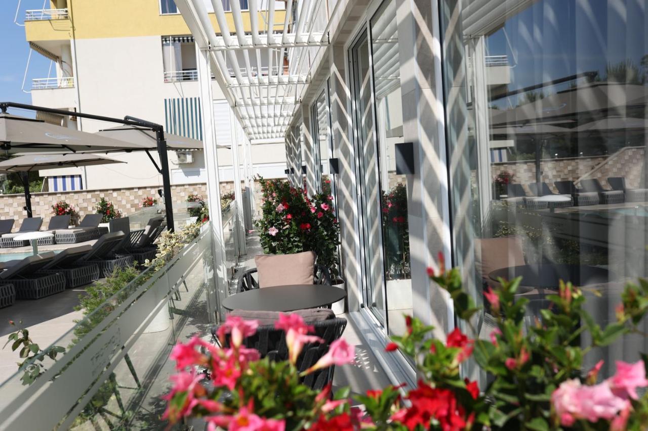Comfort Suites Golem  Εξωτερικό φωτογραφία