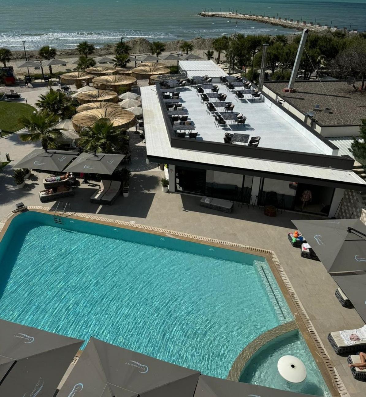 Comfort Suites Golem  Εξωτερικό φωτογραφία